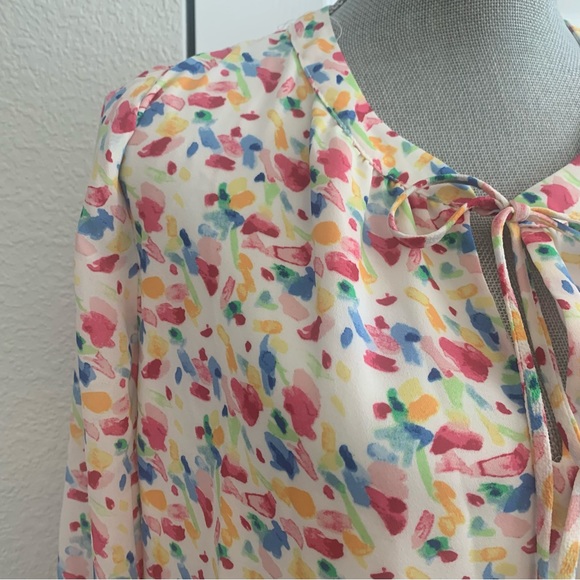 GIBSON size MP dress white background with colorful print tie at neck gorgeous - Picture 4 of 12